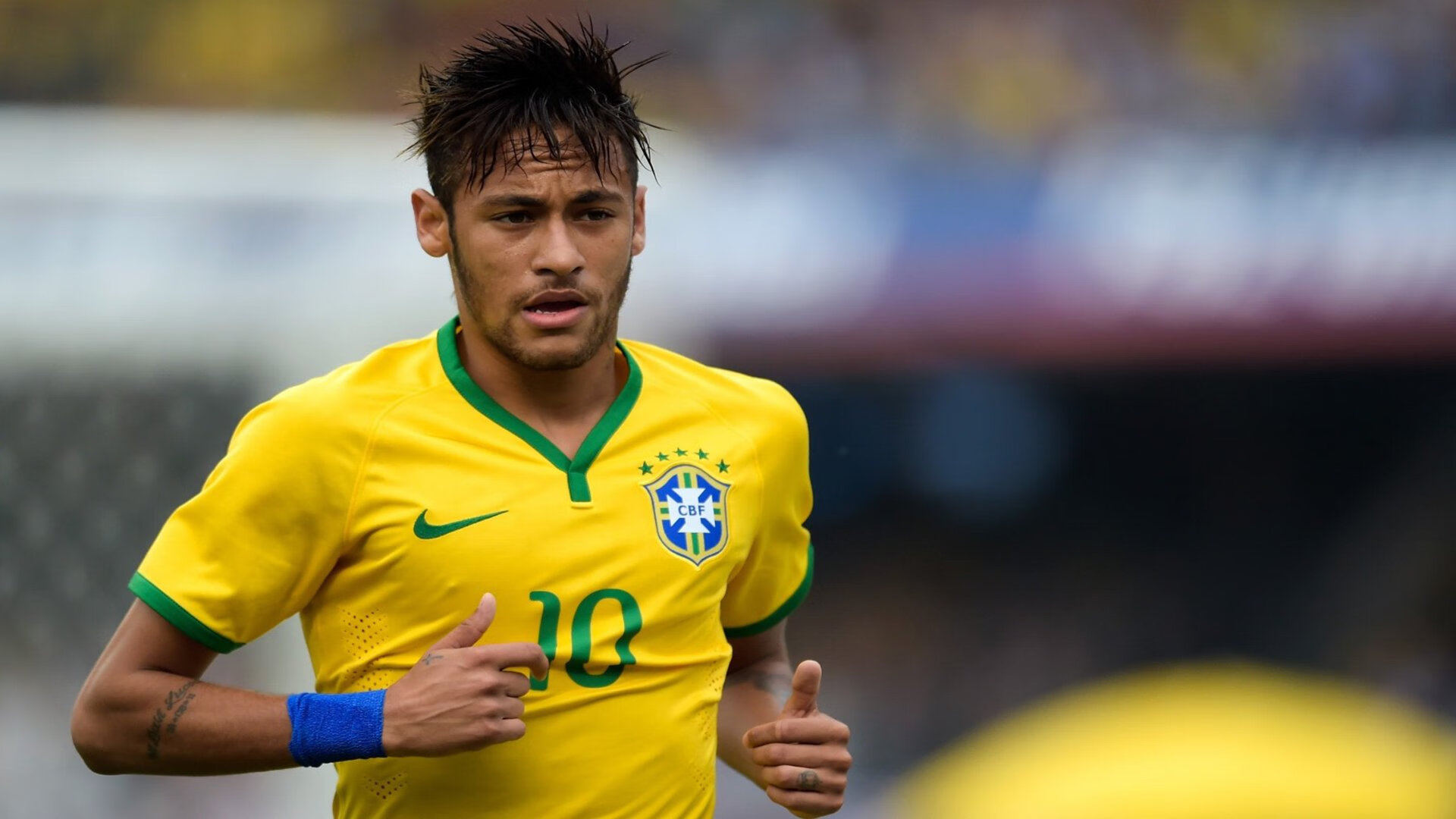 广场舞成为全民健身的标志性活动，广场舞全民健身操